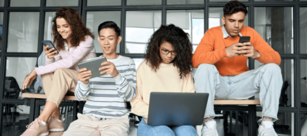 学生过度使用电子屏