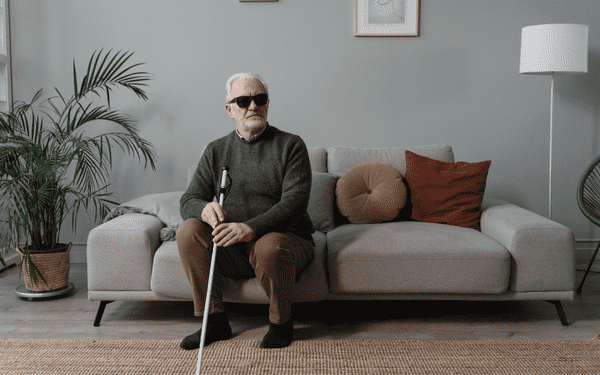 五大视觉辅助技术 视力障碍者的智能手杖