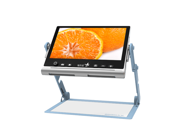 开学前视障学生准备12寸斯诺电子助视器