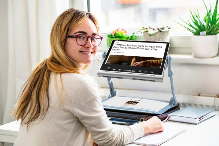 借助斯诺12寸助视器来帮助低视力者阅读