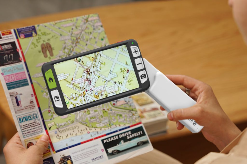 低视力学生旅行携带辅助设备出行