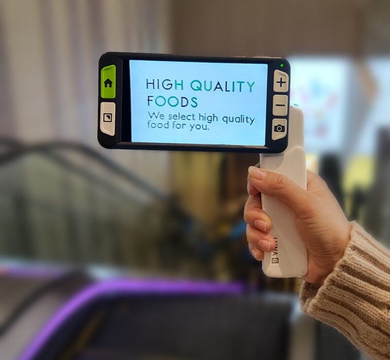 图为luna 6手持式电子助视器