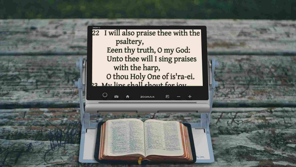 snow 12下方空间宽敞，低视力用户可自由读写绘画